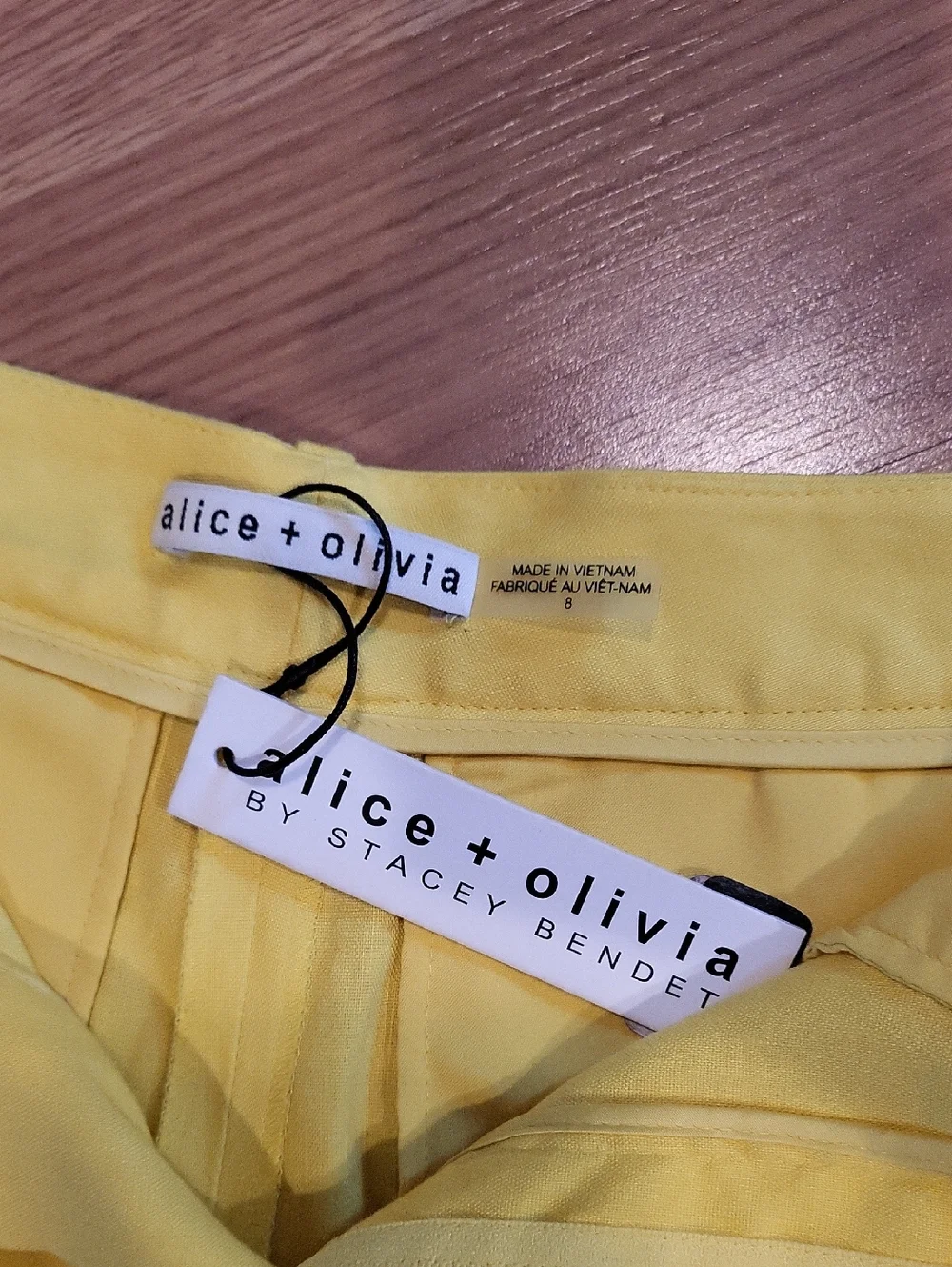 NWT Alice + Olivia Conry Linen Pleated Short Sz 8